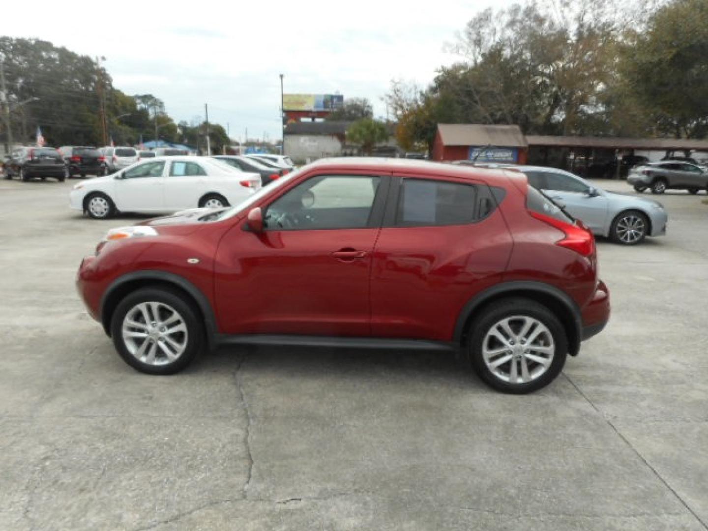 2014 RED NISSAN JUKE S; SL; SV; NISM (JN8AF5MR3ET) , located at 1200 Cassat Avenue, Jacksonville, FL, 32205, (904) 695-1885, 30.302404, -81.731033 - Photo#1